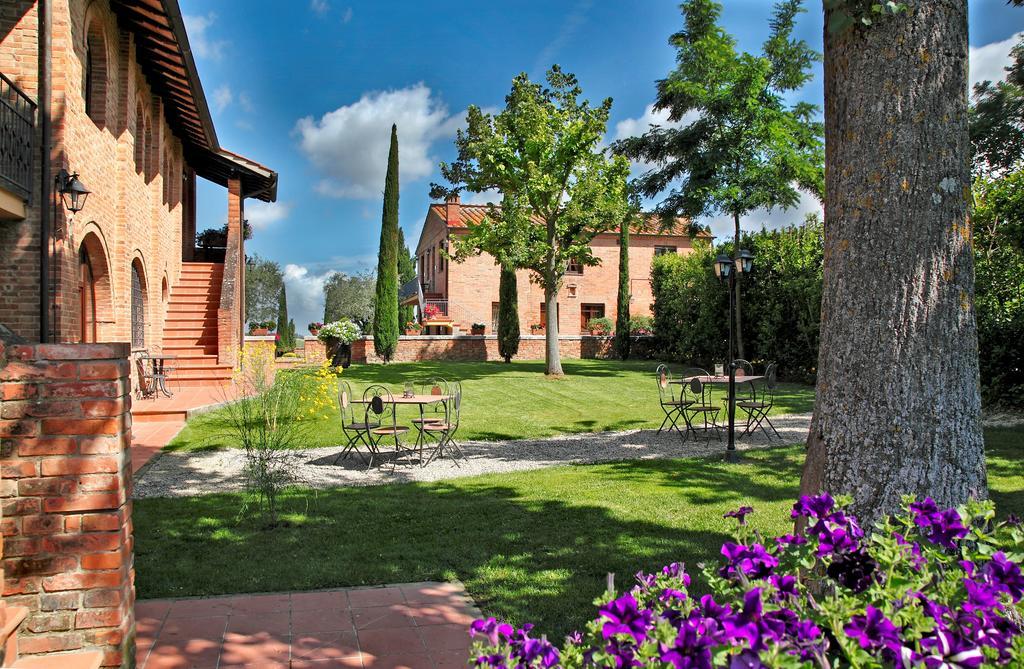 Borgo Tre Rose Hotel Valiano Exterior photo